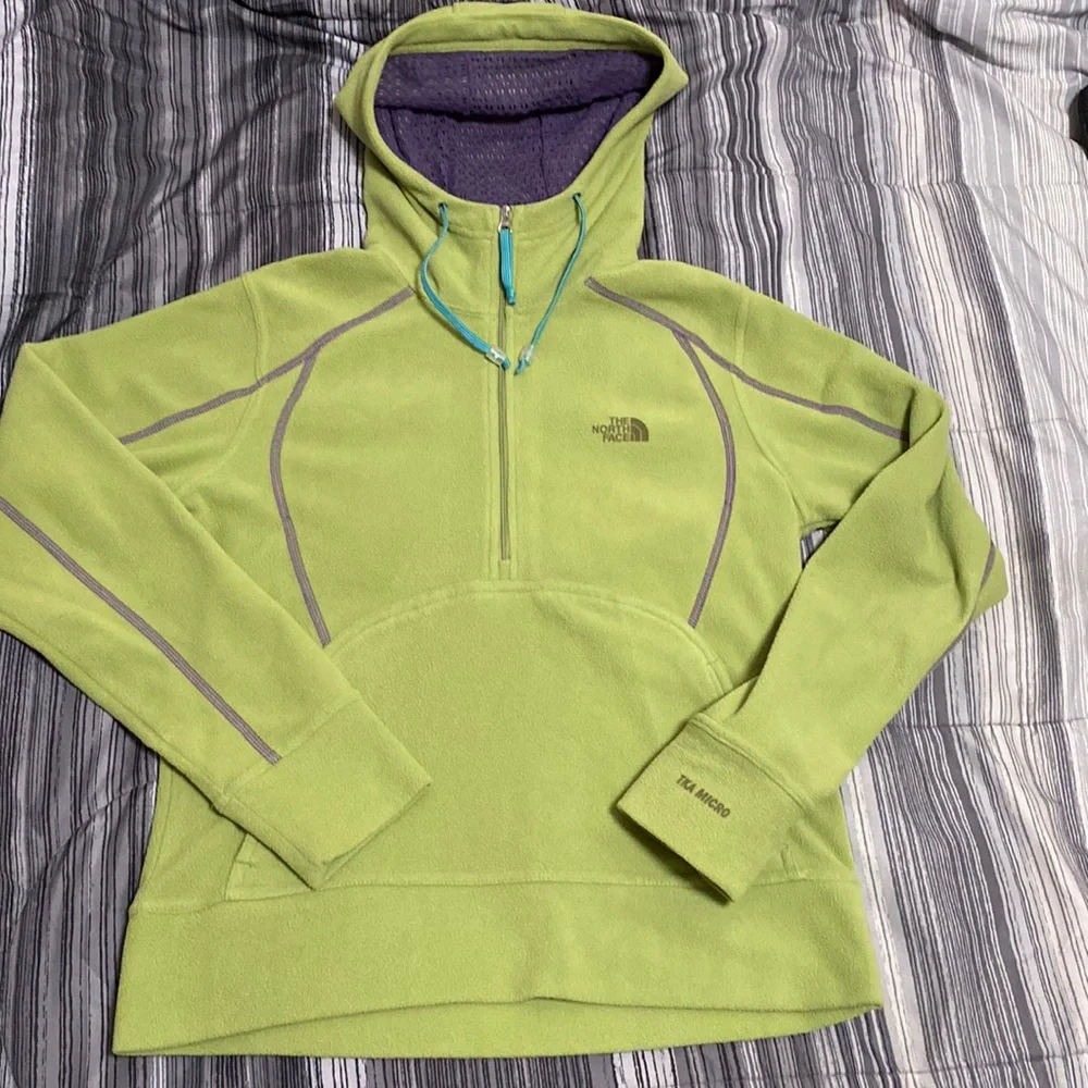 North face long sleeve hoodie TKA micro size medium women’s